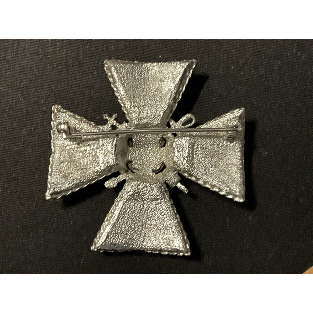 Coat Of Arms Brooch View 5